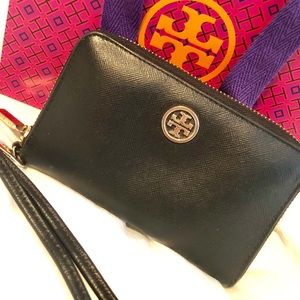 Tory Burch Robinson wallet/wristlet